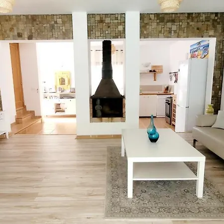 Villatommy Heated Pool, Hottub, Fast Wifi 拉哈雷斯