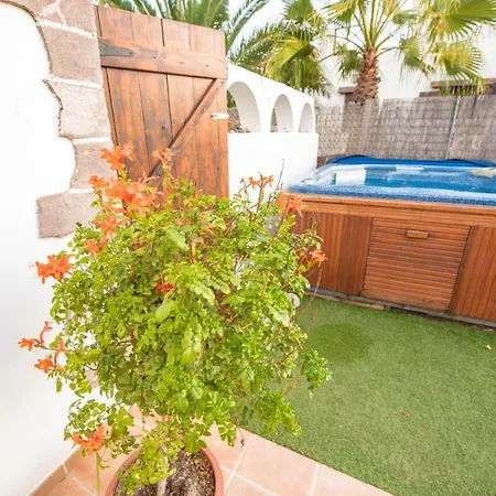 别墅 Villatommy Heated Pool, Hottub, Fast Wifi