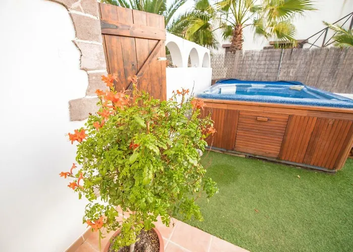 וילה Villatommy Heated Pool, Hottub, Fast Wifi