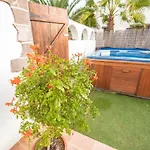 Villa Villatommy Heated Pool, Hottub, Fast Wifi