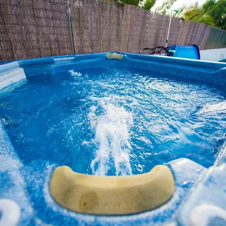 Villatommy Heated Pool, Hottub, Fast Wifi *