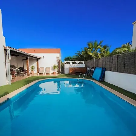 Villatommy Heated Pool, Hottub, Fast Wifi Villa Lajares