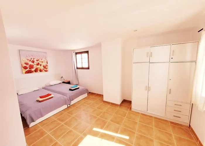 Villa Villatommy Heated Pool, Hottub, Fast Wifi